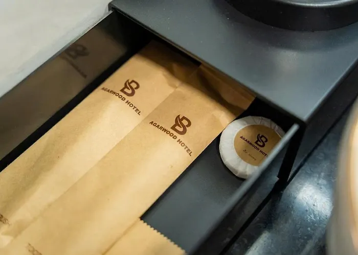 Khách sạn Agarwood 3*